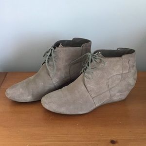 Tan suede Nine West bootie sz10